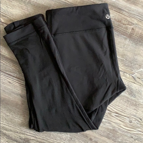 lululemon athletica Pants - Lululemon cropped yoga pants